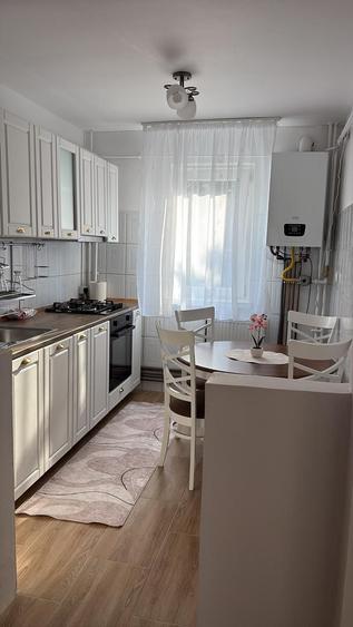 Apartament cu 3 camere semidecomandat în Rupturile