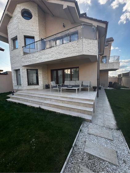 Casă cu Teren 400 Mp în Central
