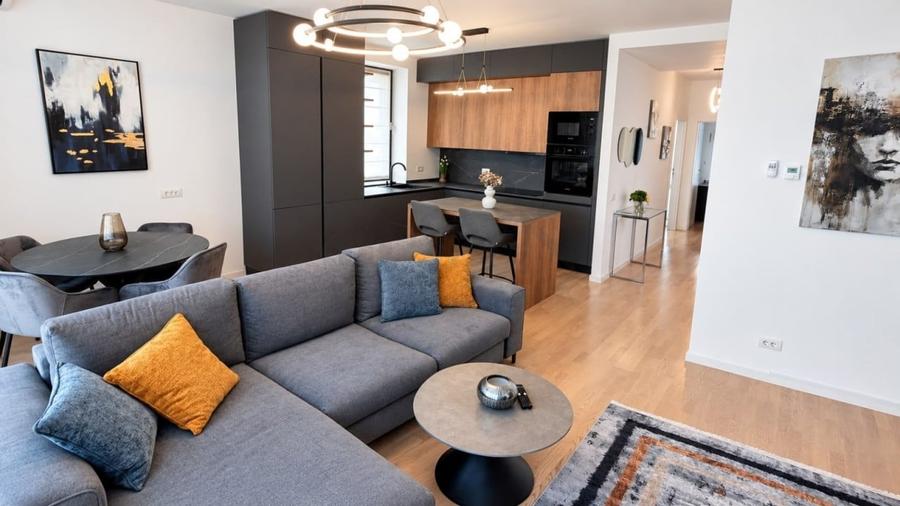 Apartament cu 3 camere decomandat în Băneasa