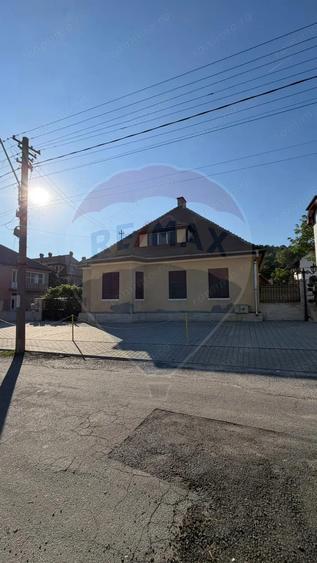 Casă cu Teren 862 Mp în Central