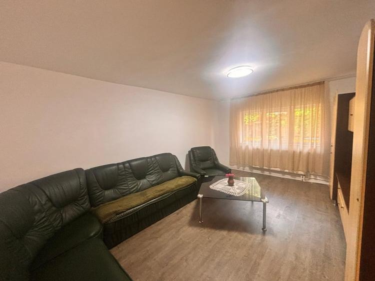 Apartament cu 3 camere decomandat, mobilat în Central