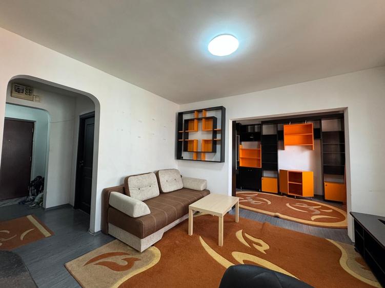 Apartament cu 2 camere semidecomandat în Podu Roș