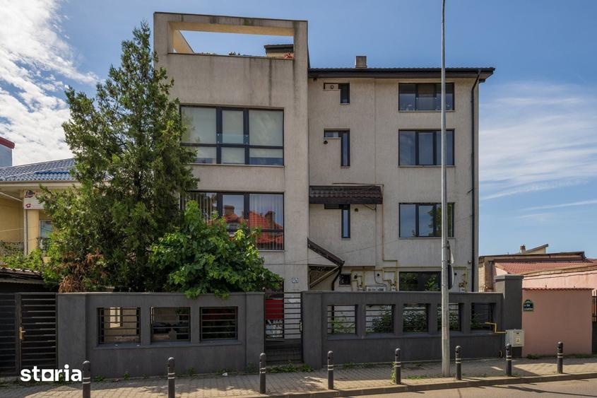 Apartament cu 3 camere în Drumul Taberei