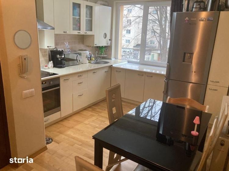 Apartament cu 4 camere semidecomandat în Republicii