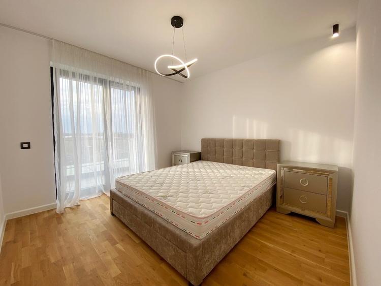 Apartament cu 3 camere semidecomandat, mobilat în P-ta Presei Libere