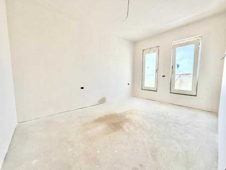 Duplex cu 3 camere cu Canalizare în Moșnița Nouă