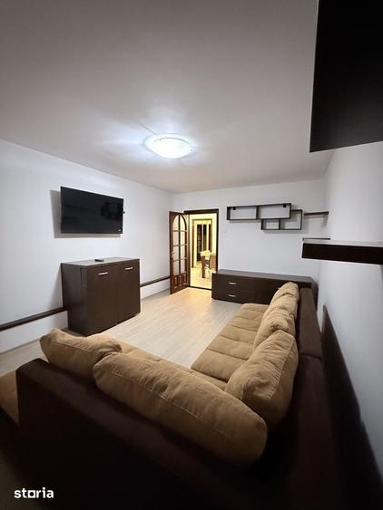 Apartament cu 3 camere decomandat în Cornișa