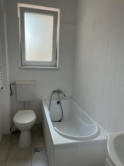Apartament cu 3 camere semidecomandat în Dacia