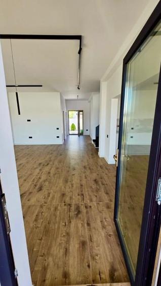 Casă individuală cu 5 camere cu Canalizare în Corbeanca