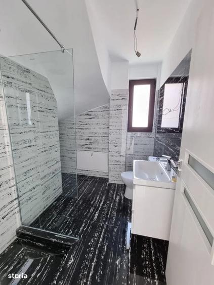 Casă individuală cu 3 camere cu Canalizare în Central