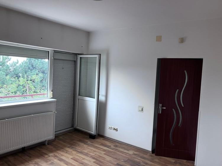 Casă individuală cu 4 camere cu Canalizare în Domnești