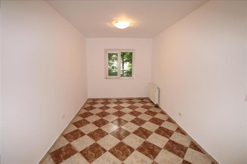Spațiu comercial, de 86 mp, în Est