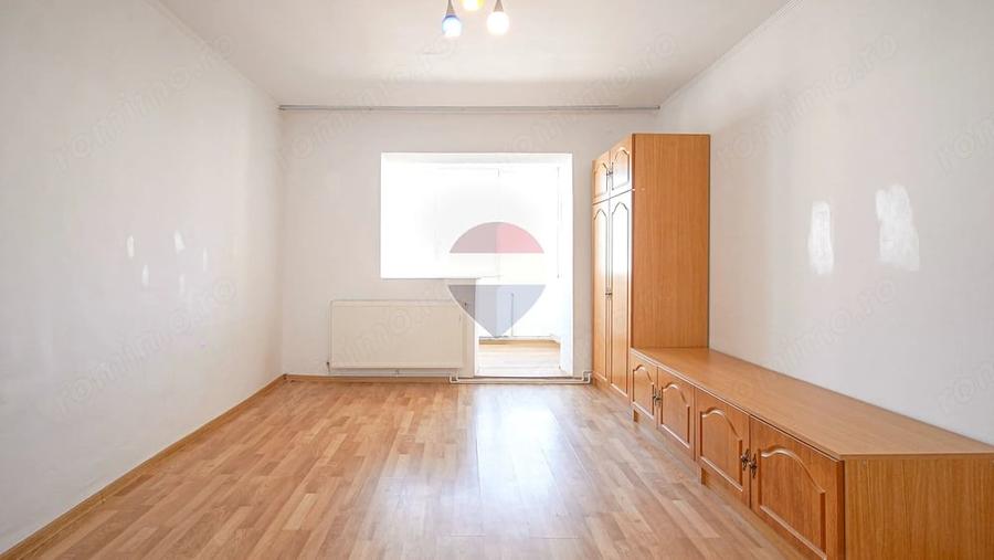 Apartament cu 3 camere semidecomandat în Central