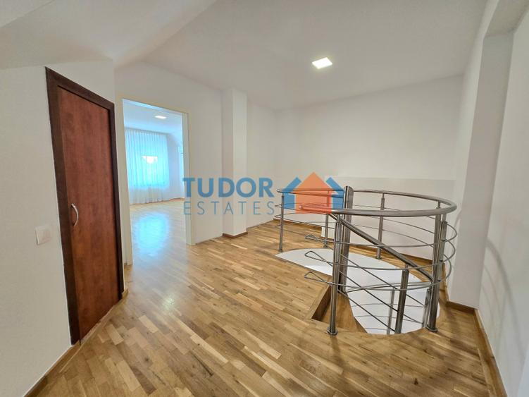 Renovated 6 Bedroom Luxury Villa with Private Garden, Swimming Pool & Sauna - 26