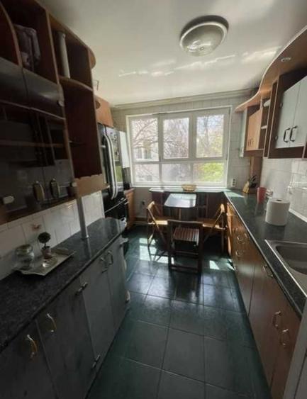 Apartament cu 3 camere decomandat, mobilat în Păcii