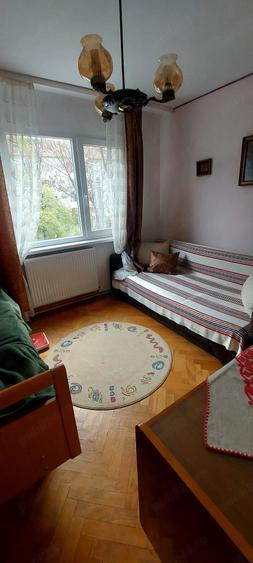 Apartament cu 4 camere semidecomandat, mobilat în Favorit