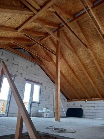 Casă cu 4 camere în Pădurani