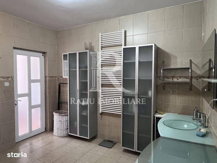 Casă cu 4 camere în Sântandrei