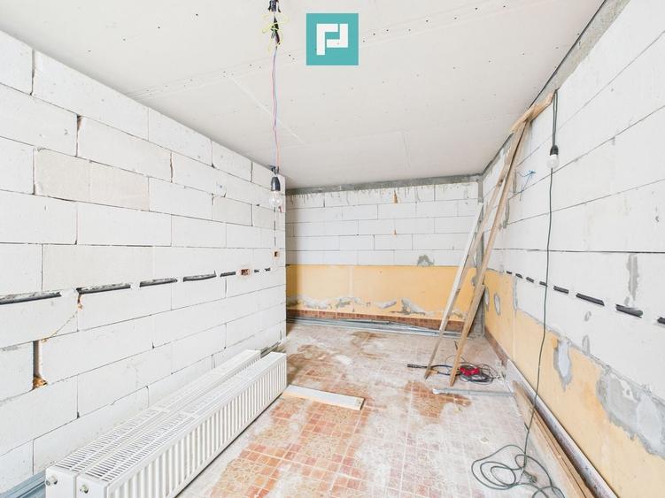 Casă individuală cu 9 camere cu Canalizare în Dâmbovița