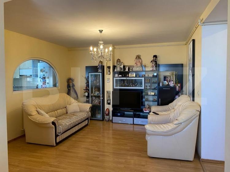 Apartament cu 4 camere decomandat, mobilat în Independenței