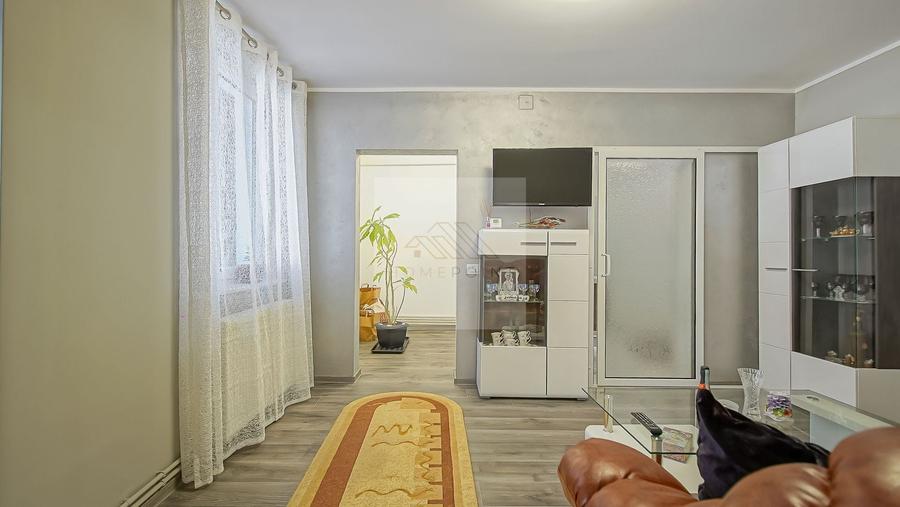 Casă individuală cu 4 camere cu Canalizare în Sânpetru
