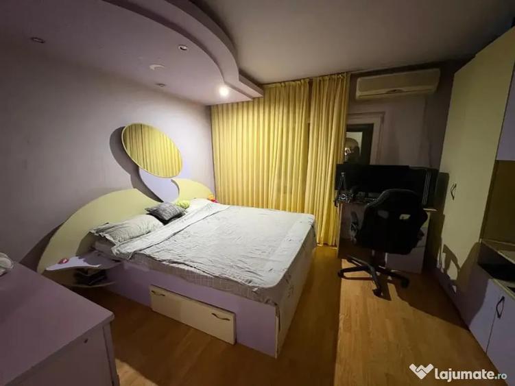 Apartament cu 3 camere decomandat în Vitan