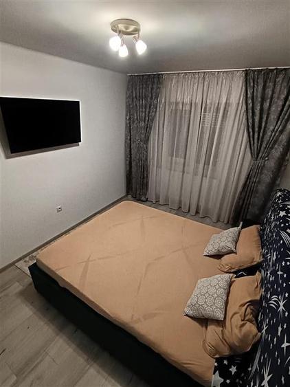 Apartament cu 3 camere decomandat în Apollo