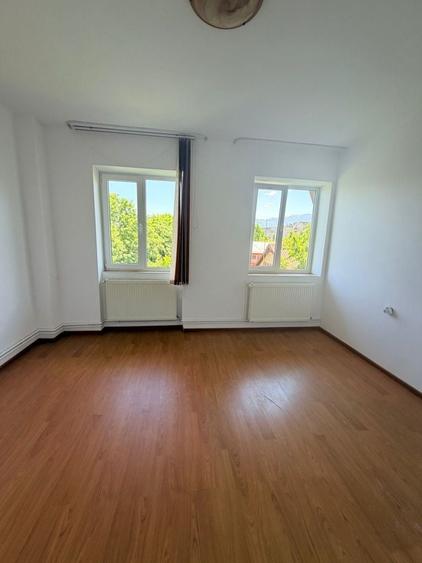 Apartament cu 2 camere decomandat în Hărmanului