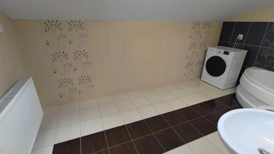 Apartament cu 3 camere decomandat, mobilat în Vișani