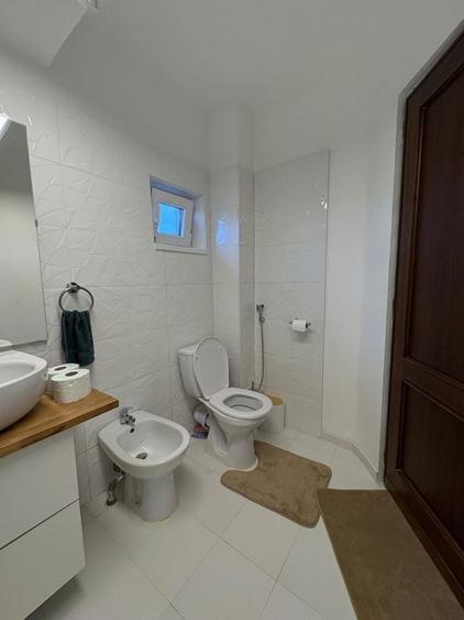 Apartament cu 3 camere decomandat în Sud