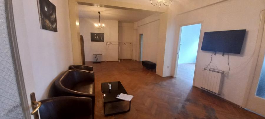 Apartament cu 3 camere decomandat în P-ța Universității
