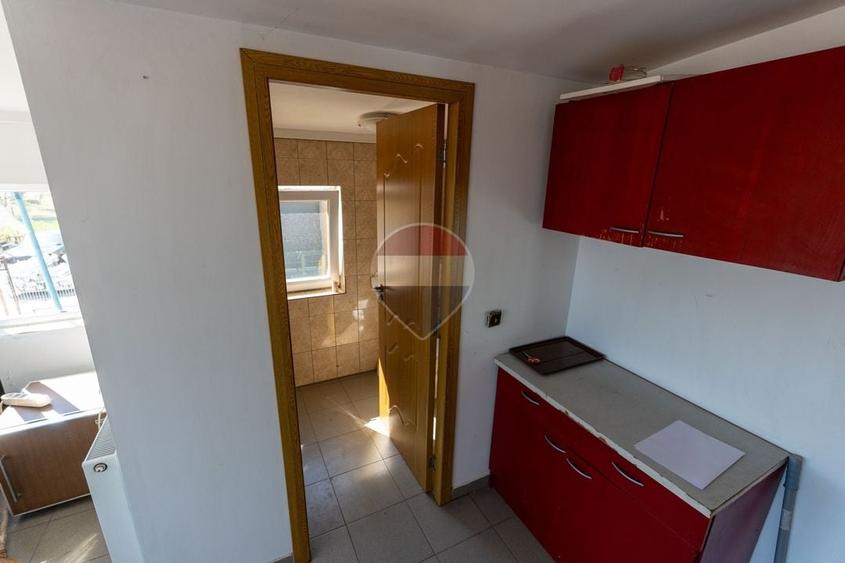 Spațiu comercial, de 260 mp, în Cristur