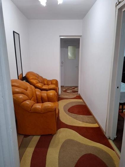 Apartament cu 3 camere decomandat în Universității