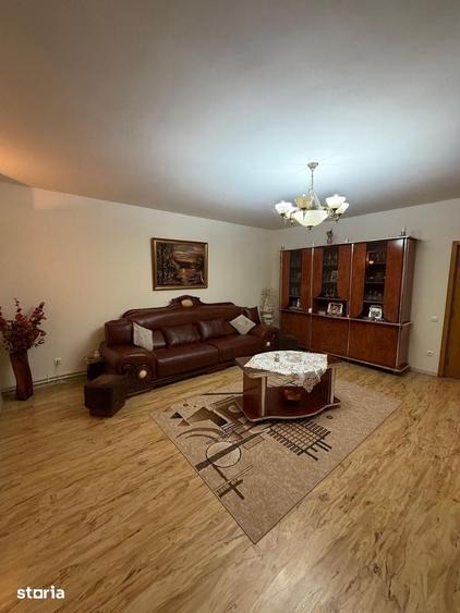 Casă cu 7 camere cu Teren 213 Mp în Coiciu