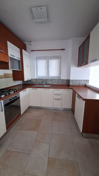 Apartament cu 2 camere semidecomandat în Subcetate