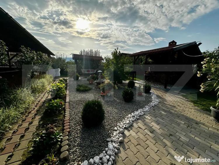 Casă cu 8 camere cu Teren 1000 Mp în Bărăbanț