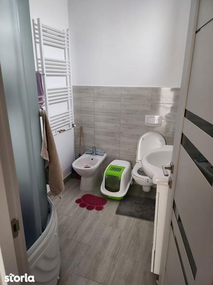 Casă cu 9 camere cu Teren 260 Mp în Central