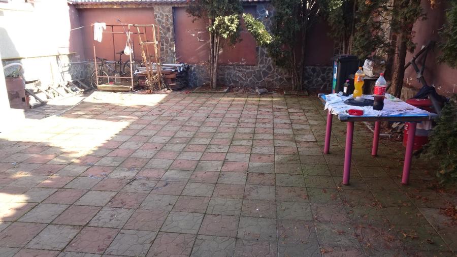 Casă cu 4 camere cu Teren 283 Mp în Micul Dallas