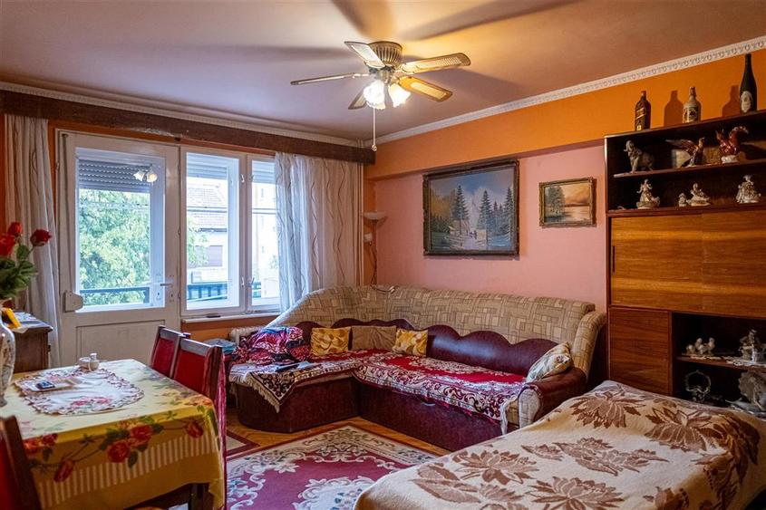 Apartament cu 4 camere decomandat în Decebal