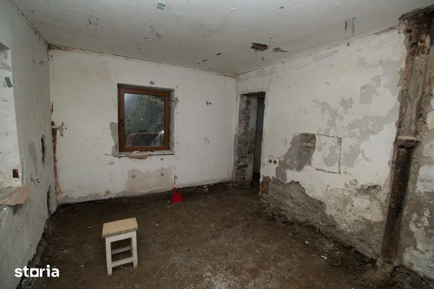 Casă cu 6 camere cu Teren 200 Mp în Central