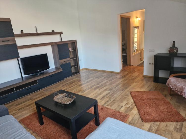 Apartament cu 4 camere semidecomandat în Circumvalațiunii