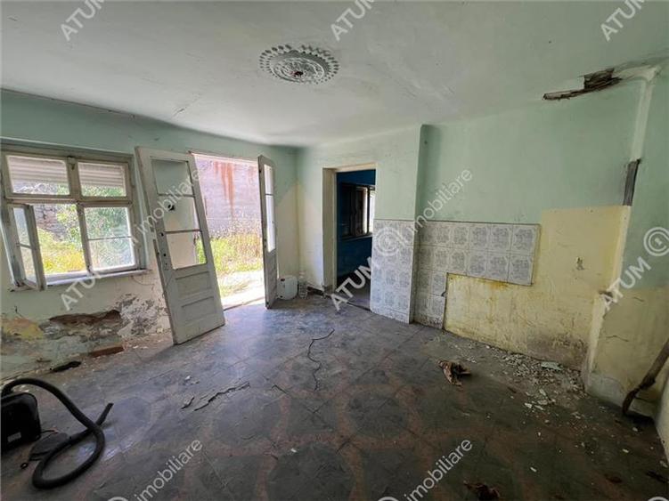 Casă individuală cu 5 camere cu Teren 489 Mp în Central