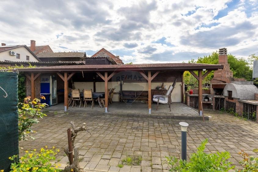 Casă individuală cu 5 camere cu Piscina în Aradul Nou