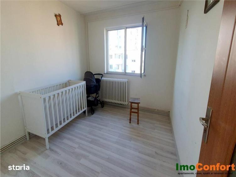Apartament cu 2 camere semidecomandat în Mircea cel Bătrân