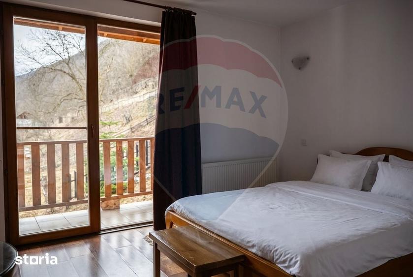 Casă cu Teren 3300 Mp în Iara