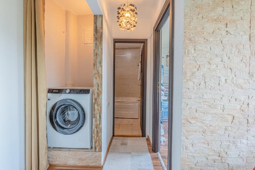 Apartament cu 3 camere semidecomandat în Cazino