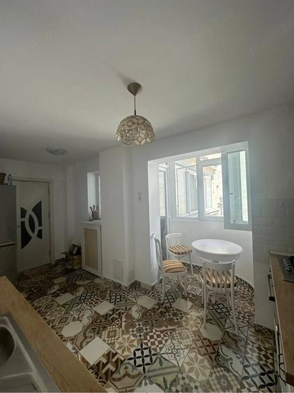 Apartament cu 3 camere semidecomandat în Cișmigiu