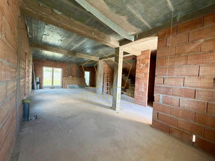Duplex cu 4 camere cu Canalizare în Dumbrăvița