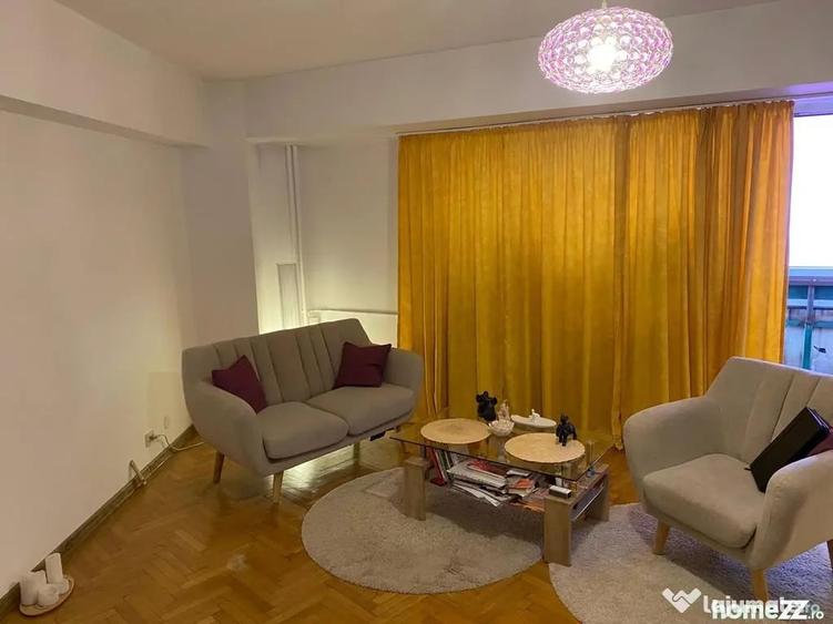 Apartament cu 3 camere semidecomandat în Calea Victoriei