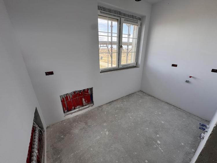 Casă individuală cu 5 camere cu Piscina în Moșnița Nouă